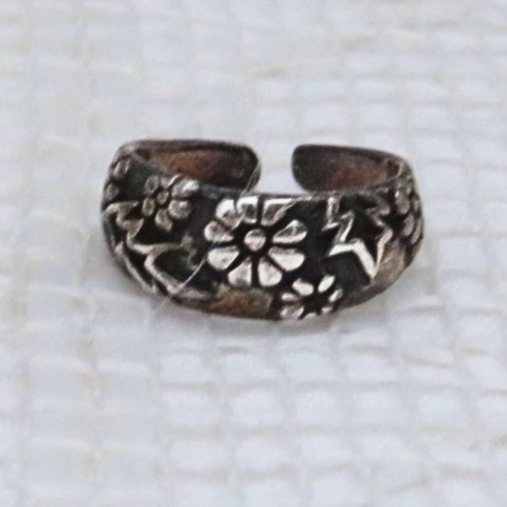Vintage Silver Toned Toe Ring with Flower Adjustable Size 2-3, Summer Beach Wear